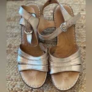 Born Olympia Gold Wedge sandals Sz 9‎